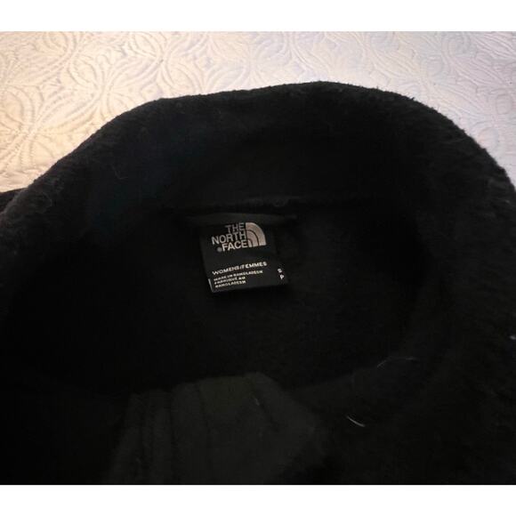 Black The Northface fleece jacket
Size￼sm
Excellent condition - Picture 5 of 8